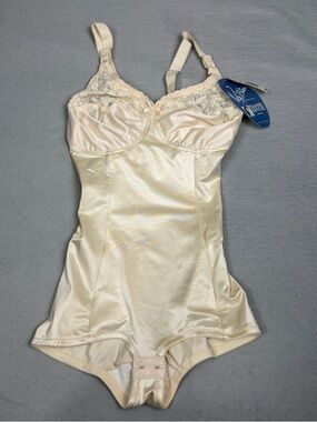 Vintage Va Bien Minus Touch Firm Control Bodysuit 1291 Shapewear 34D Cream
